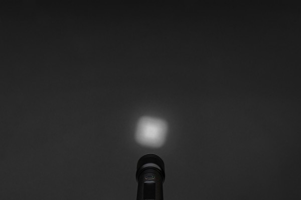 Heavy-Duty USB-Taschenlampe aus RCS recyceltem Aluminium, schwarz