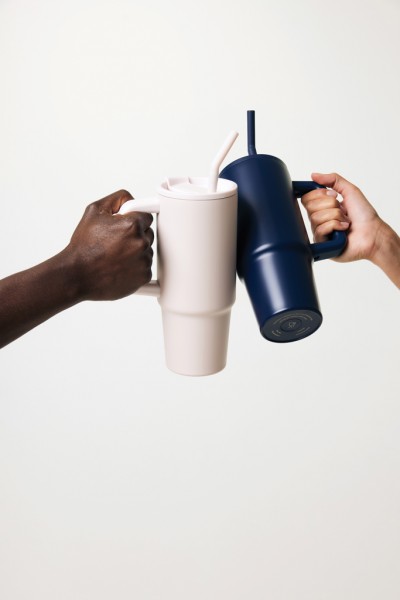 Embrace Deluxe Becher aus RCS recyceltem Edelstahl 900ml, rosa