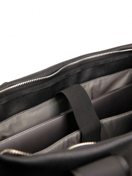 VINGA Bermond Tragetasche aus RCS recyceltem PU, schwarz