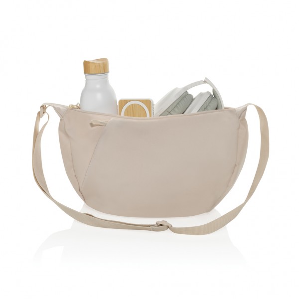 Crescent XL AWARE™ RPET Half-Moon Sling Tasche, beige