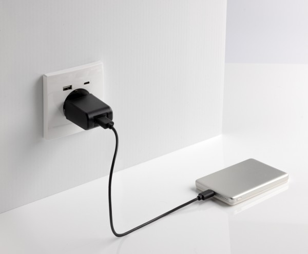 Orion 5.000mAh 5W magnetische Powerbank aus RCS rec. Alu, silber