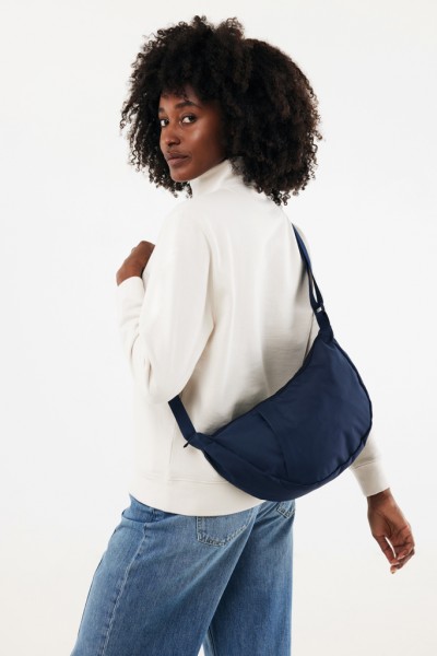 Crescent XL AWARE™ RPET Half-Moon Sling Tasche, navy blau