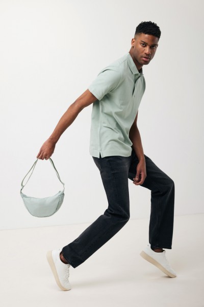 Crescent AWARE™ RPET Half-Moon Sling Tasche, Iceberg green